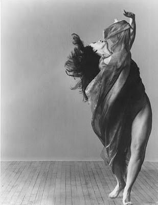 Q Lois Greenfield, Isadora Duncan, Jitterbug, Dance Movement, Jive, Photo Vintage, Modern Dance, Dance Art, Contemporary Dance