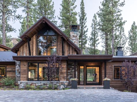 Ranch Style Mountain Homes, Mountain Craftsman, Martis Camp, Modern Mountain Home, Suburban House, Mountain House Plans, Modern Mountain, Home Landscaping, Mountain Homes