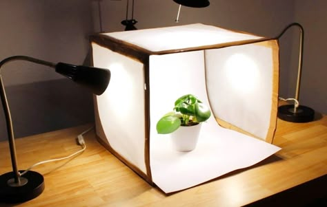 How to Make a DIY Light Box in 7 Easy Steps Diy Photo Studio, Photo Light Box, Photography Boxes, Light Box Diy, Light Box Photography, Photography Backdrops Diy, Photography At Home, Box Photography, Photo Light