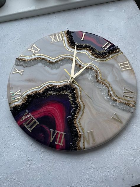 Modern Wall Clock Design, Wall Clock Design Ideas, Resin Art Canvas, Resin Wall Clock, Clock Design Ideas, Resin Geode, Gold Wall Decor, Resin Art Painting, Geode Art