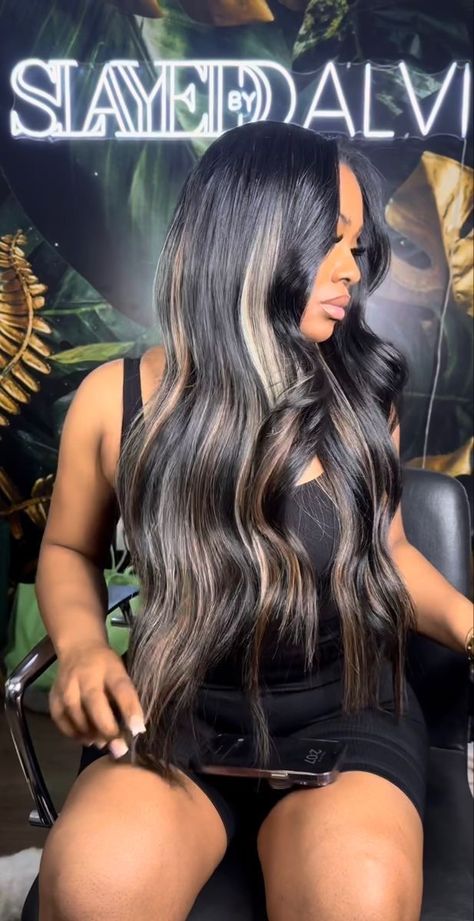 Oreo Wig, See In With Highlights, Middle Part Sew In With Highlights, Faux Highlights Black Hair, Colored Sew In, Baddie Going Out Outfits, Home Haircuts, Frontal Wig Hairstyles, Sew Ins