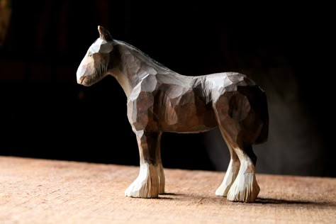 Cute Wood Carving Ideas, Carved Wooden Toys, Animal Carving Patterns, Wood Carving Animals For Beginners, Wood Animal Carving, Small Wooden Carvings, Wood Wittling Beginner, Wood Carved Toys, Hand Carved Animals