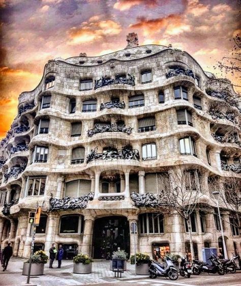 espanamylove_ 🏛 La Pedrera Casa Milà #CasaMila (1906-1912) is a building designed by the architect #AntoniGaudi and commissioned by Pere Milà and Roser Segimon.📍 #Barcelona La Pedrera, Office Inspo, Antoni Gaudi, The Architect, Building Design, Barcelona, Collage, Building, Pins