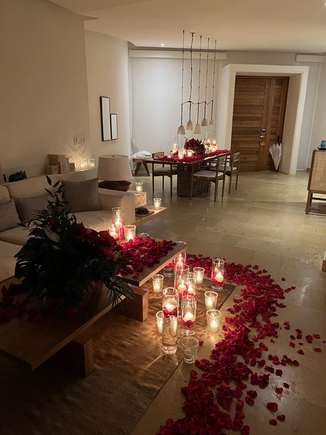 Romantic Dinner At Home Set Up, Surprise Shawty, Candle Light Dinner Ideas, Valentine Day Aesthetic, Romantic Home Dates, Aesthetic Valentines Day, Valentines Day Gifts Ideas, Romantic Dinner Decoration, Nails Valentines Day