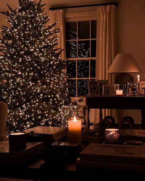 Christmas Dreaming, Cozy Christmas Decor, Cosy Christmas, Christmas Interiors, Christmas Time Is Here, Christmas Feeling, Christmas Inspo, Warm Christmas, Christmas Mood