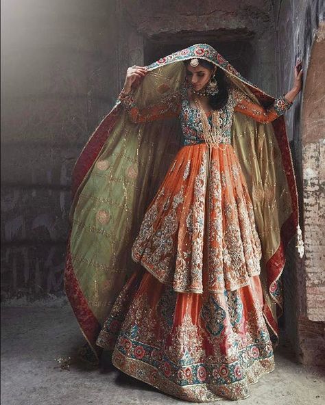 See this Instagram photo by @pakistanstreetstyle • 4,715 likes अनारकली सूट, Pakistani Couture, Asian Bridal Dresses, Bridal Attire, Pakistan Fashion, Indian Bridal Dress, Indian Bridal Wear, Desi Clothes, Indian Bridal Fashion