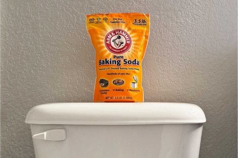 What Happens When You Put Baking Soda in a Toilet Tank? Diy Toilet Tank Cleaner Tablets, Cleaning Toilet Tank, Calcium Remover, Toilet Tank Cleaner, Baking Soda Cleaning Hacks, Baking Soda Hacks, Benefits Of Baking Soda, Handyman Hacks, Smelly Shoes