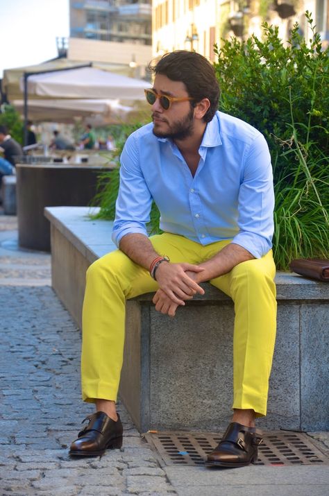 Men's Yellow Pants Outfits-35 Best Ways to Wear Yellow Pants Yellow Chinos Men Outfit, Mens Yellow Pants, Yellow Pants Outfit, Yellow Trousers, Bright Pants, Yellow Outfits, Fashion Factory, Light Blue Dress Shirt, Casual Attire For Women