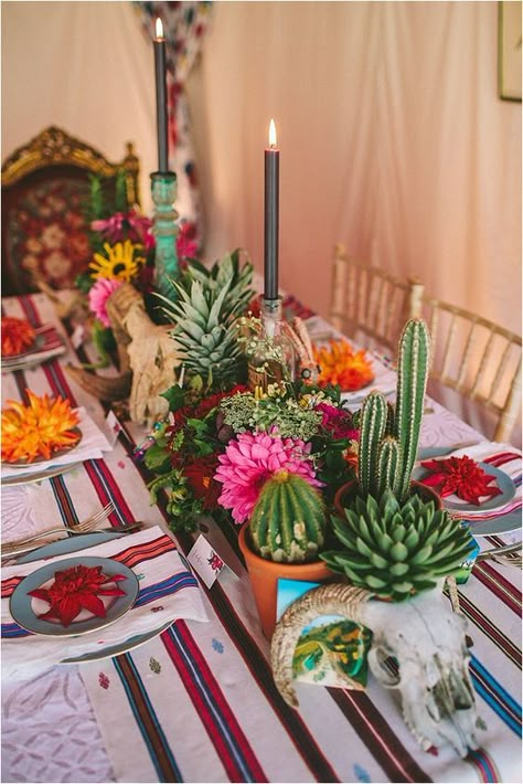 colorful festive wedding table decor / http://www.himisspuff.com/colorful-mexican-festive-wedding-ideas/3/ Frida Kahlo Wedding, Mexican Dinner Party, Flowers And Succulents, Day Of The Dead Party, Mexican Fiesta Party, Cactus Wedding, Mexican Birthday, Fiesta Wedding, Dinner Party Themes