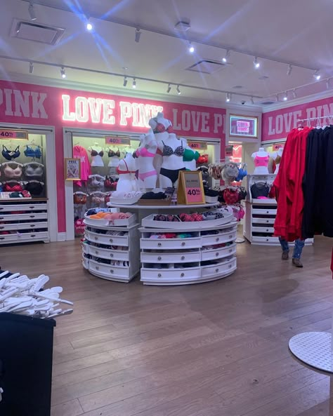 Mall Stores Aesthetic, 2000s Shopping Aesthetic, Pink Store Aesthetic, The Mall Aesthetic, Bloxburg Clothing Store, Pink Shopping Aesthetic, Stores Aesthetic, Bloxburg Mall, Vs Wallpaper