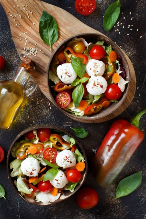 Salad Photography Food Styling, Salad Photography, Healthy Food Photography, Summertime Salads, Bamboo Straws, Mixed Salad, Beach Coconut, Coconut Bowls, Photography Food Styling