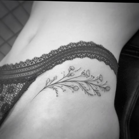 Inner Hip Tattoos Women, Floral Fine Line, Rose Tattoo Hand, Floral Hip Tattoo, Hip Thigh Tattoos, Hidden Tattoos, Hip Tattoos Women, Thigh Tattoos Women, Poke Tattoo