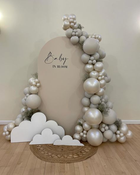 Aqiqah Decoration Simple, Simple Baby Shower Decorations, Baby Shower Simple, Birthday Decorations At Home, Classy Baby Shower, Birthday Room Decorations, Birthday Backdrops, White Baby Showers, Baby Shower Theme Decorations