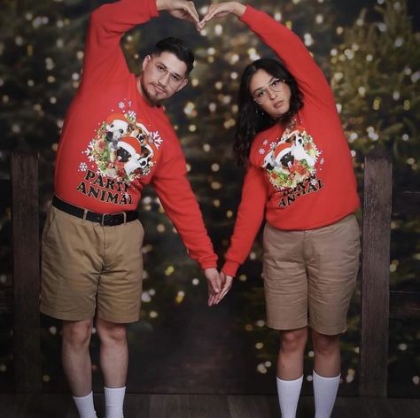 Funny Couple Pictures Matching, Jcpenny Photos Couple, Christmas Cousin Photoshoot, Cheesy Poses Photo Ideas, Cute Couple Poses Funny, Jcpenney Christmas Photos, Awkward Valentine Photos, Holiday Card Poses, Tacky Christmas Photoshoot