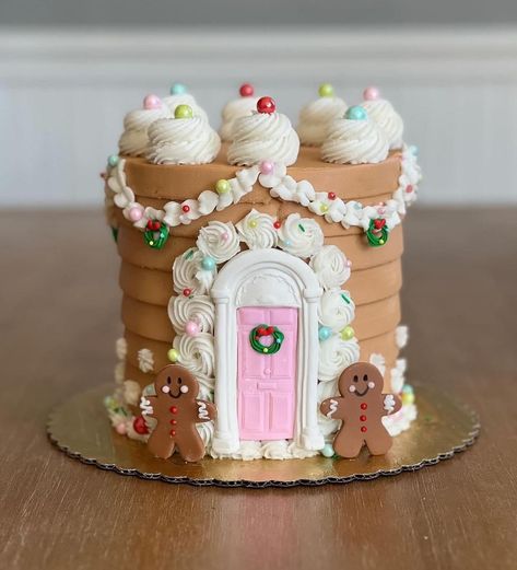 Christmas Themed Cake, Gingerbread Party, Christmas Cake Designs, House Cake, Xmas Cake, Gingerbread Cake, Pretty Birthday Cakes, Christmas Cupcakes, Holiday Cakes