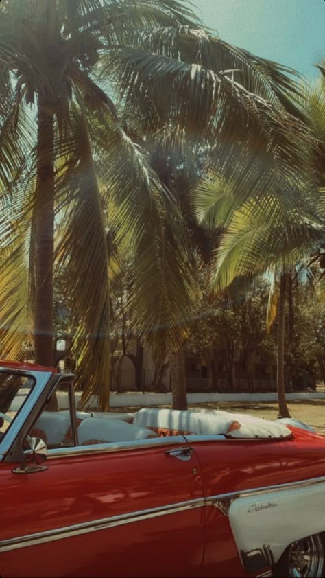 Cuba Cars Vintage, Cuba Wallpaper Iphone, Cuban Beach Aesthetic, Cuba Havana Aesthetic, Cuba Beach Aesthetic, Cuban Wallpaper, Cuba Aesthetic Beach, Vintage Cuba Aesthetic, Havana Cuba Aesthetic