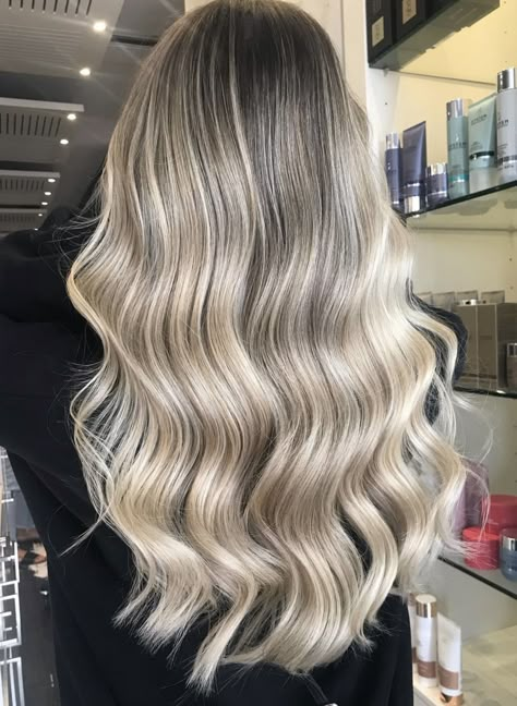 Colour & Styling: Megan (insta: @hairby.megangreen) at Rokk Ebony Glen Waverley #dimensionalblonde #blondehairinspo #naturalblonde #blondehair #blondebalayage #blondehaircolourideas #blondehighlightsondarkhair #blondegirl #beachyhairstylesforlonghair #beachblondehighlights #beachyblondehairbalayage #livedinblondebalayagedarkroots #beachybronde #sunkissedhair #blondehairdarkroots #livedinblonde #creamy Ivey Blonde Balayage, Rooty Beige Blonde, Creamy Blonde Hair Dark Roots, Dimensional Blonde Dark Roots, Dimensional Blonde On Dark Hair, Creamy Blonde Balayage On Dark Hair, Creamy Blonde Hair Balayage Dark Roots, Sombre Hair Blonde, Creamy Blonde Balayage