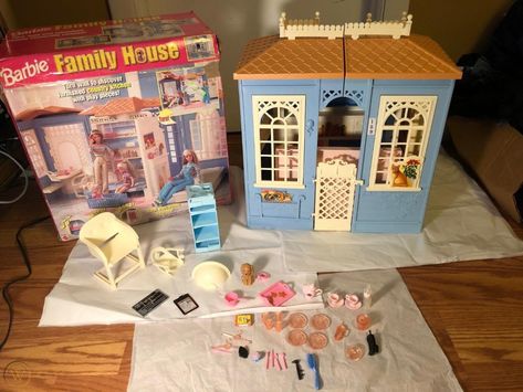 Family Cottage, Childhood Memories 90s, Barbie Sets, Work Stickers, Barbie Family, House Vintage, Nostalgic Toys, Im A Barbie Girl, Barbie Doll House