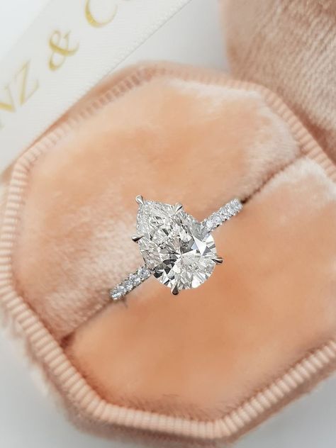 Rings Teardrop, Wedding Fairytale, Pear Shaped Diamond Engagement Rings, Pear Wedding Ring, Dream Wedding Ring, Drop Ring, Ring Inspo, Cute Engagement Rings, Future Engagement Rings