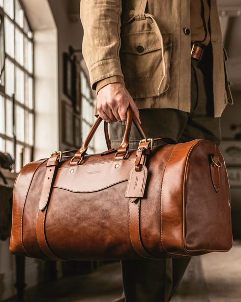 Vintage Leather Travel Bag, Cambridge Mill, Leather Duffle Bag Men, Luxury Luggage, Bag Styles, Mens Bags Fashion, Leather Duffel Bag, Leather Weekender Bag, Sustainable Bag