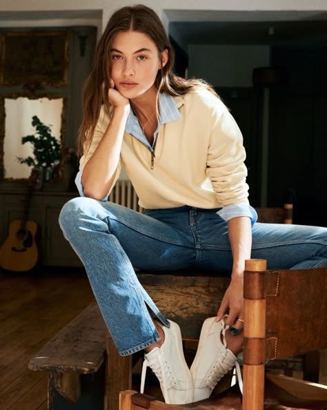 Grace Elizabeth poses in Mango Everyday Pleasures fall 2020 editorial.Grace Elizabeth takes to the streets of Paris for Mango's fall 2020 Everyday Pleasures editorial. Photographed by Matteo Montanari, the American beauty poses in casual essentials. … Mode Style Anglais, Chique Outfit, Grace Elizabeth, Mango Fashion, Estilo Preppy, Meryl Streep, Looks Chic, 가을 패션, Looks Style