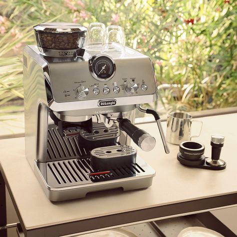 Been dreaming of becoming your own at-home barista? ☕✨ Well... Now's your chance! Save $150 on the DeLonghi La Specialista Arte Evo for a limited time! 🤩 This semi-automatic espresso machine comes packed with features like a integrated conical burr grinder, powerful frothing wand, tamping station, and... Cold extraction! 🧊 Shop online and in store! 🛒 #delonghi #espresso #espressomachine #shoplocal #latte Automatic Espresso Machine, Shop Local, Espresso Machine, Limited Time, Espresso, In Store, Quick Saves