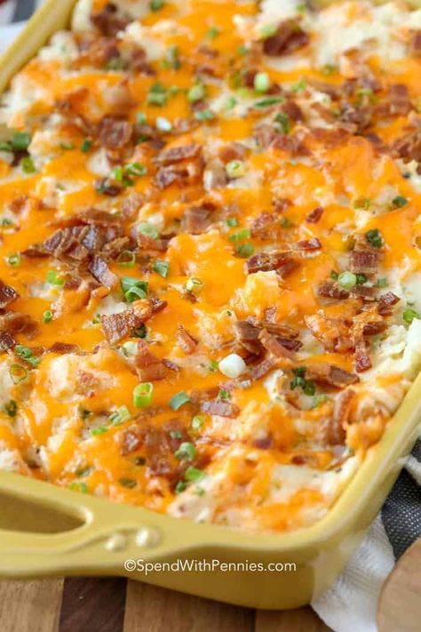 With this twice baked potato casserole you will take a dinner time staple into a family favorite side! Twice Baked Potato Casserole is a perfect side! Freezable Appetizers, Cheesy Ham Casserole, Twice Baked Potato Casserole, Crock Pot Baked Potatoes, Twice Baked Potato, Perfect Baked Potato, Chicken Receipes, Cheesy Ham, Twice Baked Potatoes Casserole