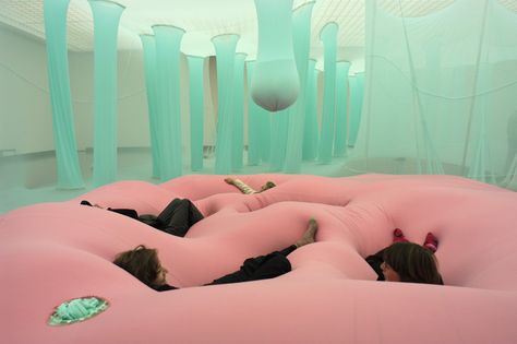 art installations by ernesto neto. Tara Donovan, Olafur Eliasson, Dreams Beds, Interactive Art, Salou, Zaha Hadid, Sculpture Installation, Soft Sculpture, Public Art