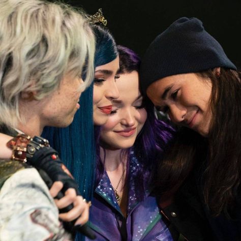 Descendants Movie, Disney Descendants Movie, Descendants Disney, Mal And Evie, Disney Channel Movies, Disney Channel Descendants, Disney Descendants 3, Booboo Stewart, Descendants Cast