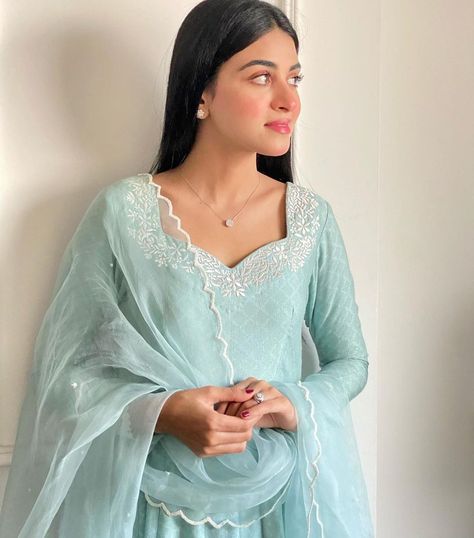 Simple Anarkali Suits Classy, Simple Anarkali Suits, Pakistani Kurtis, Anmol Baloch, Long Kurta Designs, Salwar Neck Designs, Stylish Kurtis Design, Anarkali Dress Pattern, Designer Kurti Patterns