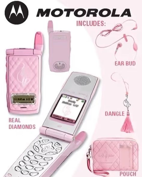 I’ve been hot since flip phones☎️🔥 Whether you were old enough to record Nicki in clubs on your flip phone or young enough to have missed out on the era, one things for sure, they’re always in the back of our minds🤭❗️ From the Moto Razr (@deviinjohnson), to the Baby Phat flip phone or even customizing your own, the possibilities for accessorizing with your flip phone were endless! The technology based accessory has slowly been trying to make a comeback, with Nokia unveiling a hot pink flip ... Y2k Phone, 90’s Aesthetic, Flip Phone, Flip Phones, Baby Phat, Game Boy Advance Sp, Grunge Style, Grunge Fashion, Real Diamonds