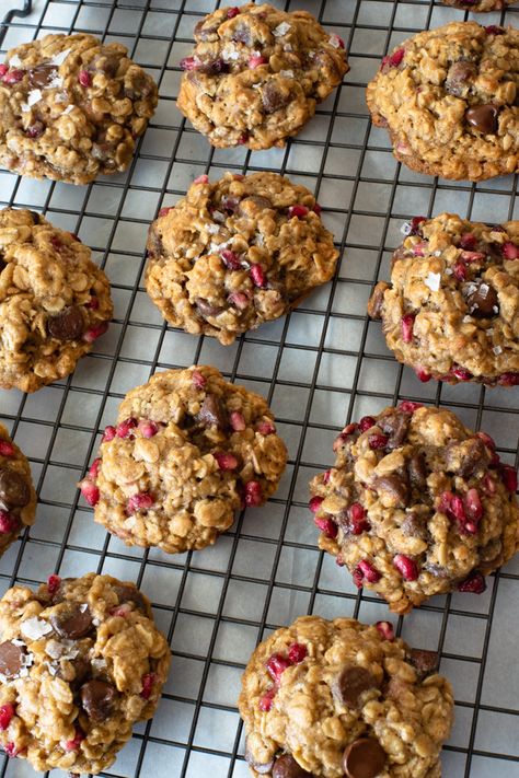 Oatmeal Pomegranate Chocolate Chip Cookies - Reality Bakes Pomegranate Baking, Pomegranate Recipes Baking, Yalda Cookies, Recipes With Pomegranate, Pomegranate Dessert, Pomegranate Chocolate, Dinner 2023, Chocolate Chip Oatmeal Cookies, Cookies Dough