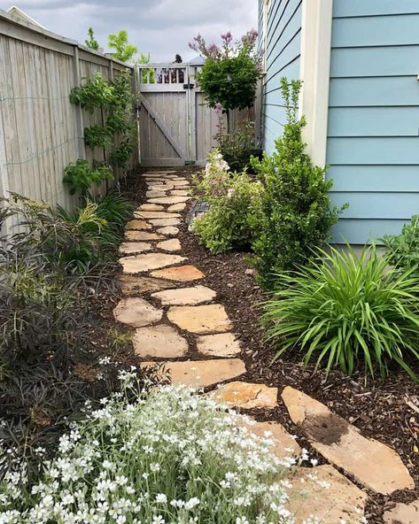 Landscape Design Side Yard, Side Yard Shed Ideas, Side Gate Landscape Ideas, Side Yard Plants, Side Of House Landscaping Rocks, Front Yard Path To Side Gate, Middle Yard Landscaping, Side Gardens Narrow, Slanted Side Yard Landscaping