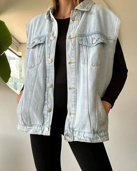 23 Stylish Ways to Rock a Sleeveless Jean Jacket Outfit for Every Season Sleeveless Jean Jacket Outfit, Sleeveless Jacket Outfit, Corset Outfit Ideas, Elegant Capsule Wardrobe, Jean Jacket Outfit, Rugged Aesthetic, Best Corset, Coachella Outfits, Sleeveless Jean Jackets