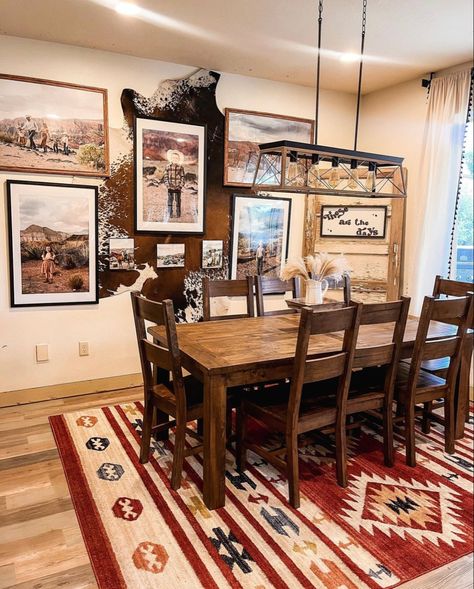 Western Home Decor Dining Room, Ranch Home Dining Room, Dining Room Western, Western Dinning Room Table, Boho Western Dining Room, Western Dinning Room Decor, Western Kitchen Ideas Rustic, Small Western Kitchen Ideas, Rustic Western Dining Room