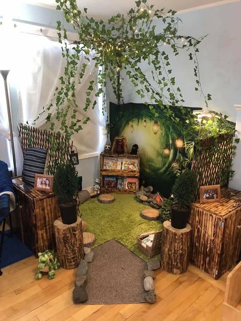 Forest Classroom, Reggio Emilia Classroom, Childcare Rooms, Reggio Inspired Classrooms, Eyfs Classroom, Reggio Classroom, Preschool Rooms, Preschool Classroom Decor, Toddler Classroom