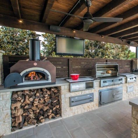 Backyard Kitchens, Outdoor Kitchen Design Layout Grill Area, Outdoor Kitchen Design Modern, Outdoor Cooking Spaces, Outdoor Cooking Area, Kitchen Design Layout, Outdoor Kitchen Decor, Kitchen Design Diy, Outdoor Bbq Kitchen