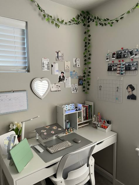 Socials in bio! Aesthetic Study Table Set Up, Work Desk Aesthetic, Study Setup, Small Studio Apartment Decorating, Bedroom Ideas For Small Rooms Diy, Study Desk Decor, First Apartment Decorating, Deco Studio, Desk Inspiration