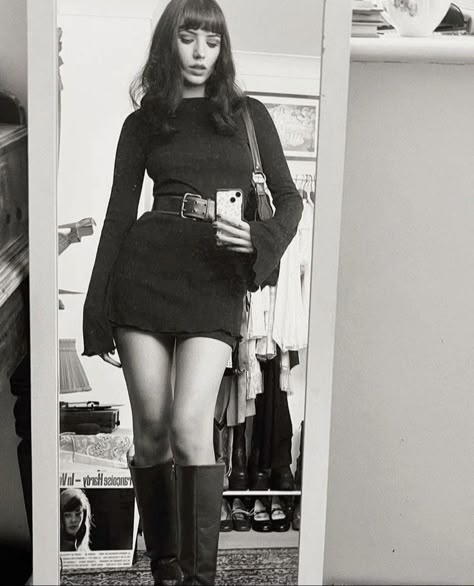 60s Witch Fashion, 60s Goth Aesthetic, 70s Black Outfit, 70s Goth Aesthetic, Goth 70s Fashion, 70s Goth Outfits, 80s Goth Aesthetic, 70s Alternative Fashion, 70s Goth Fashion