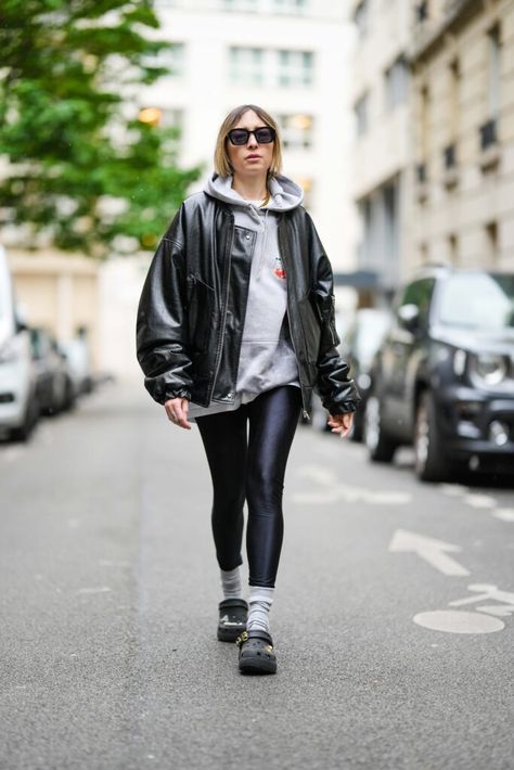 15 Outfit Ideas to Style Crocs Like a Pro - POPSUGAR Australia Platform Croc Outfits Women, Croc Airport Outfit, Crocs Work Outfit, Fall Outfits With Crocs, Croc Outfits Women Fall, Cool Crocs Outfits, Winter Outfits With Crocs, Croc Shoes Outfit, Crocs Fall Outfits