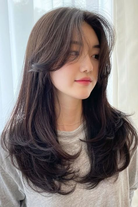 Pretty Hair Cuts, Styl Grunge, Haircuts For Medium Length Hair, Hair Inspiration Long, Layered Haircuts For Medium Hair, Haircut Inspo, Bangs With Medium Hair, Round Face Haircuts, Girl Haircuts