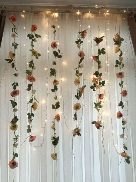 Curtain Flower Backdrop, Balcony Party Ideas, Balcony Birthday Decoration Ideas, Easy Bridal Shower Decorations, Flower Photo Wall, Diy Baby Shower Backdrop, Fairy Light Backdrops, Simple Bridal Shower Decorations, Lights Backdrop