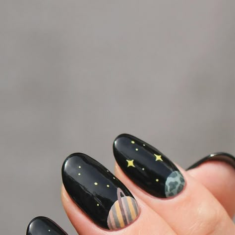 Eva | When in doubt, I bring the planets out. It’s no secret that planet/space manis are my favorite and I’ve done many planet manis over the... | Instagram Planet Inspired Nails, Space Inspired Nails, Solar System Nails, Coldplay Nails, Cute Shellac Nails, Planet Nail Art, Neutral Nail Art Designs, All The Planets, Planet Nails