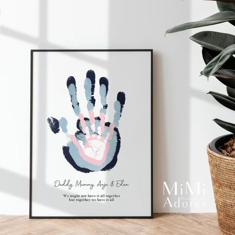 Family Canvas Art Ideas, Hand Print Family Art, Family Canvas Ideas, Baby Painting Ideas, Painting With Baby, Family Handprint, Baby Handprint Art, Family Hand Prints, Picture Wall Living Room