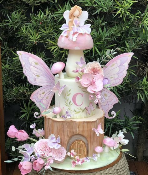 Fifth Birthday Cake, Fairy Garden Cake, Enchanted Forest Baby Shower, Fairy Birthday Cake, Forest Baby Showers, Fairy Tea Parties, Fantasy Cake, Baby Shower Deco, Garden Cakes