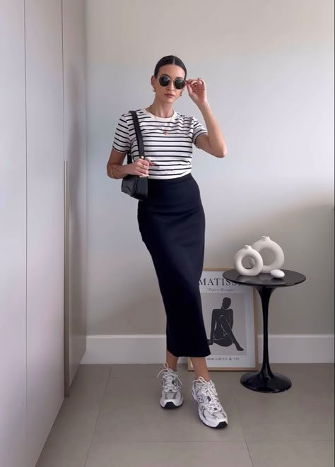 Pencil Skirt Sneakers Outfits, Baguio Outfit Ideas Street Styles, Black Midi Skirt Outfit Casual, Black Long Skirt Outfit, Black Midi Skirt Outfit, Black Pencil Skirt Outfit, Pencil Skirt Outfits Casual, Office Ootd, Spring Attire