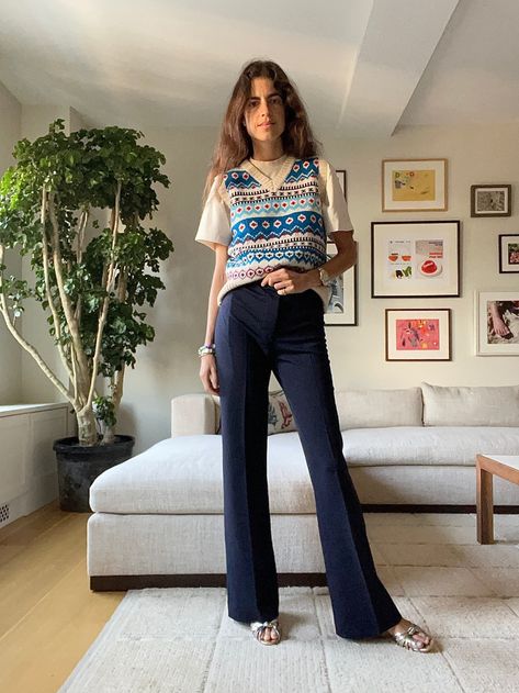 Man Repeller Style, Leandra Cohen, Ways To Wear A Sweater, Cereal Aisle, Leandra Medine Style, Sweater Vest Outfit, Leandra Medine, Fall Vest, Fishtail Skirt