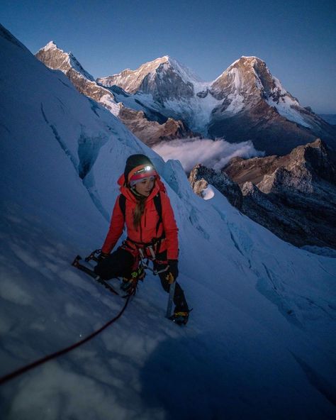 Alpinism Aesthetic, The Mountain Is You, Mountain Climbing Aesthetic, Mountaineering Aesthetic, Mountaineering Climbing, High Mountain, Adventure Aesthetic, Ice Climbing, Mountain Photography