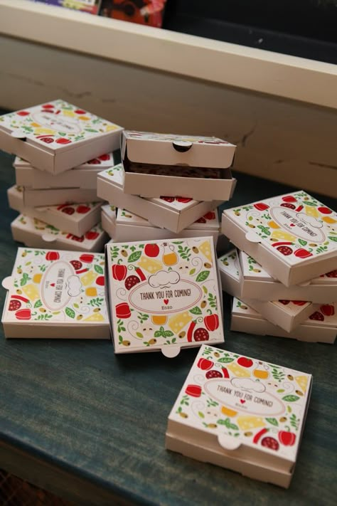 Pizza Box Favors Pizza Themed 1st Birthday Party, Pizza First Birthday Party, Pizza Party Favors, Kids Pizza Party, Wedding Party Food, Cool Pizza, Birthday Pies, Pizza Birthday Party, Pizza Party Birthday