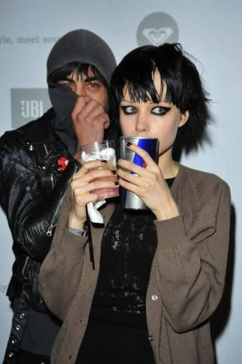 Cristal Castles, Alice Glass Crystal Castles, Alice Glass, Crystal Castles, Castle Aesthetic, Crystal Castle, Saints Row, The Dude, Emo Girls